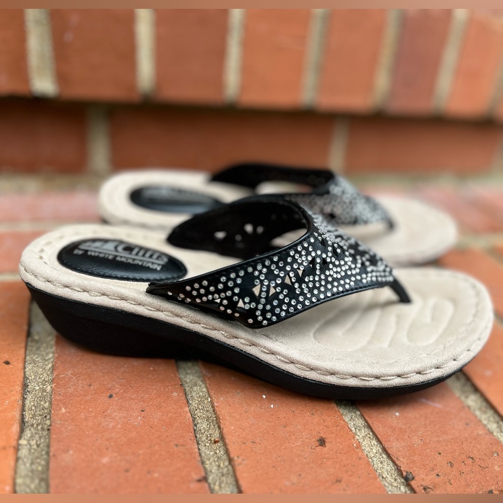 Cliffs by WHITE MOUNTAIN Black Rhinestone Thong Sandals Summer comfort 6